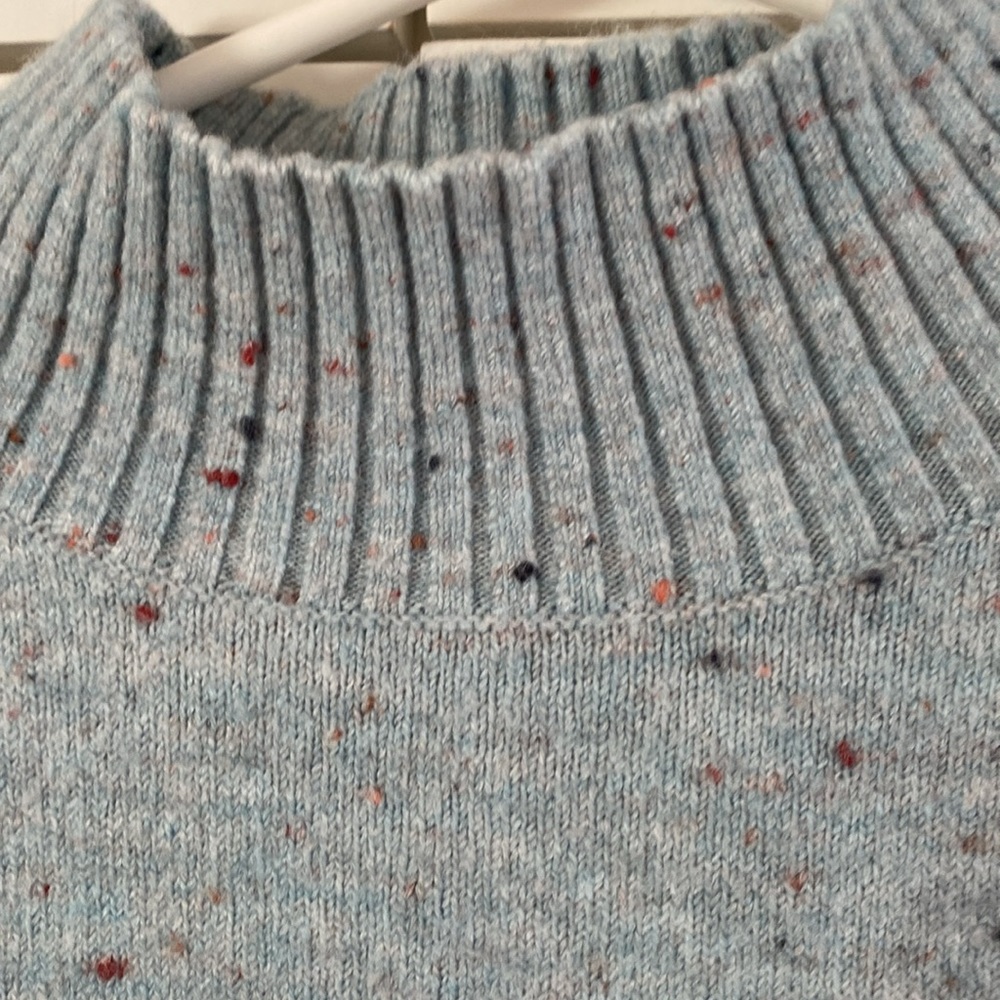 LOFT Sweater - Picture 2 of 6